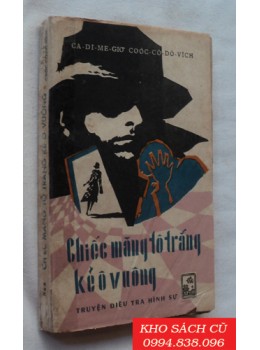 Chiếc Măng Tô Trắng Kẻ Ô Vuông